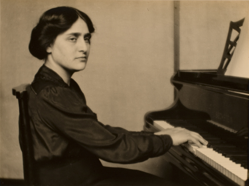 Myra Hess 1916.png