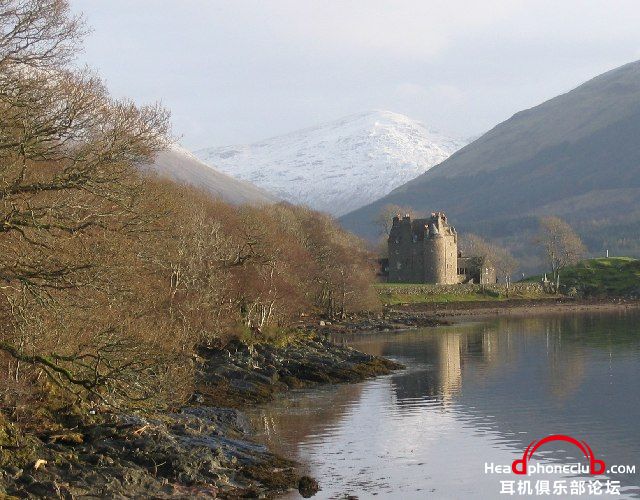 Dunderave_Castle,_Loch_Fyne,_Argyll_-_geograph.org.uk_-_47961.jpg