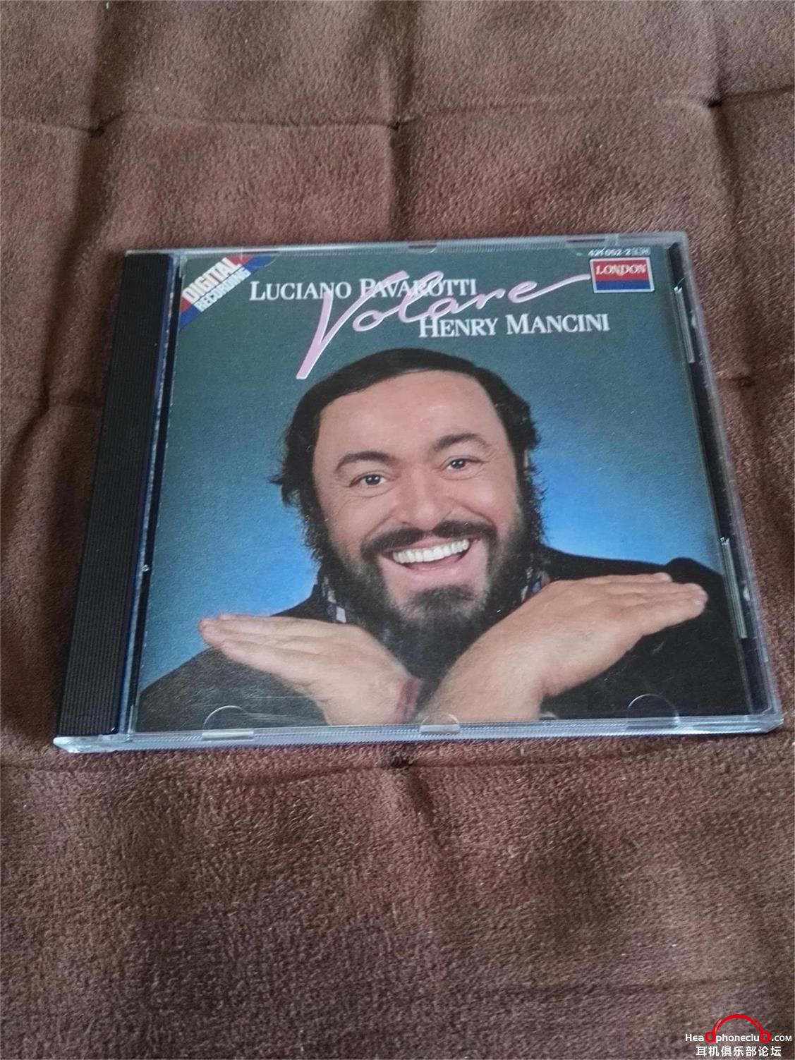 39 LONDON PAVAROTTI C VOLARE1.jpg