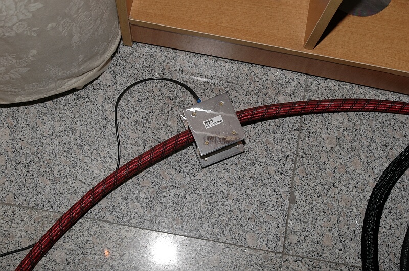 beijing 67 - speaker cable elevator isoclean.jpg