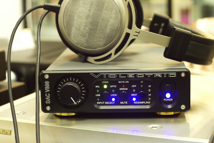 v800 dac close s.jpg