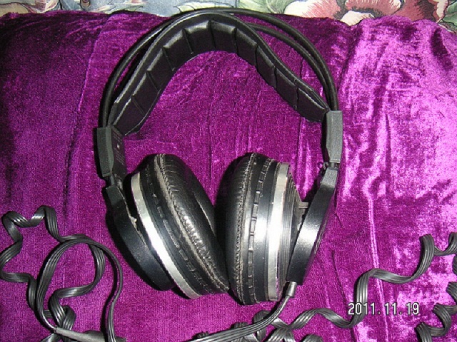 AKG K-340 01.jpg