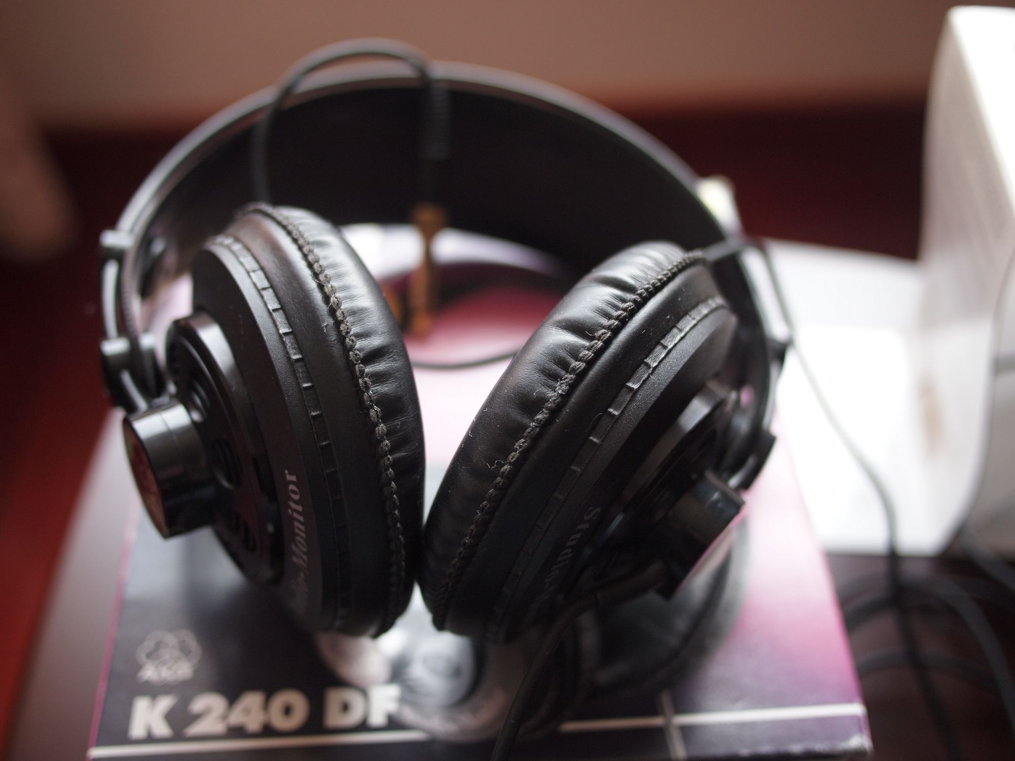 akg 240df 1