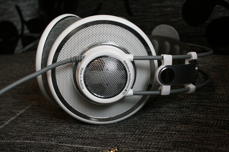 AKG 702-2.jpg